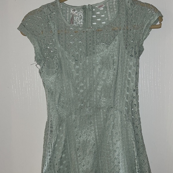 Girl dress size 10/12  color light green - Picture 2 of 4